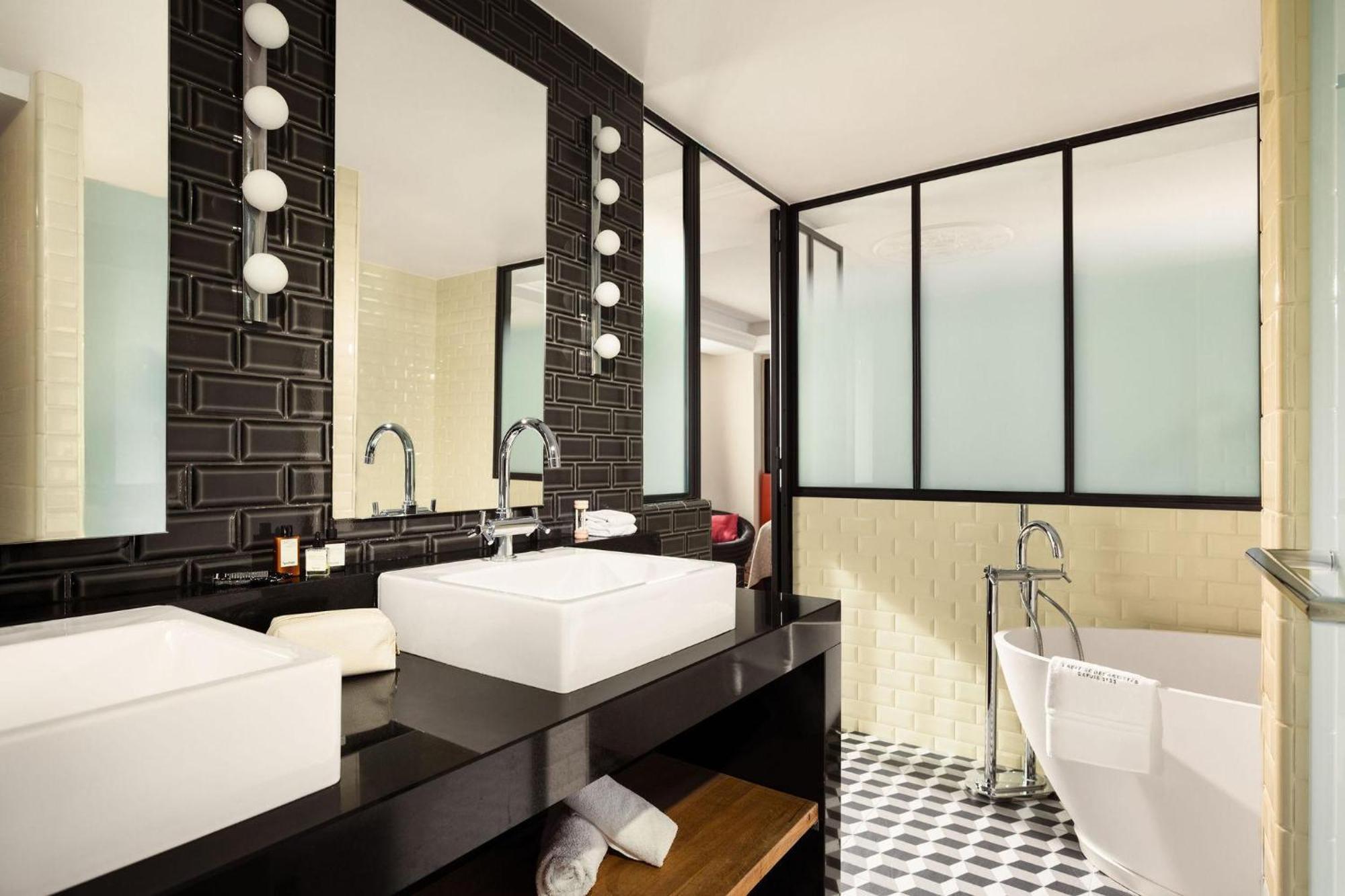 Junior Suite – Eiffel Tower View,1661109151:JPEG